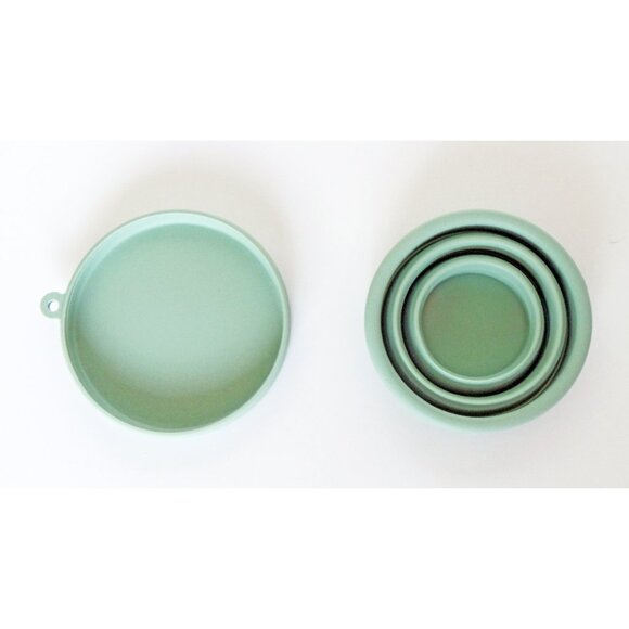 Lot of 5 Collapsible Silicone cups with Lids 6oz size Light Green New in Box - Picture 3 of 8